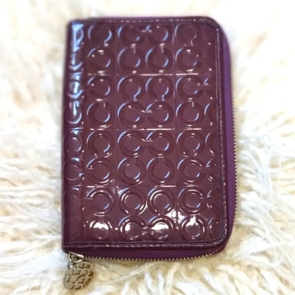 Coach embossed leather planner - Picture 2 of 12
